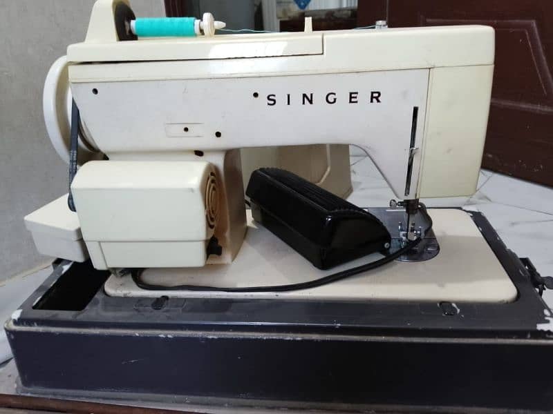 Singer Discmatic Sewing machine (8/10) 1