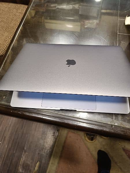 apple MacBook pro 15 inch,32gb ram,2019,1tb SSD 10/10 condition 1