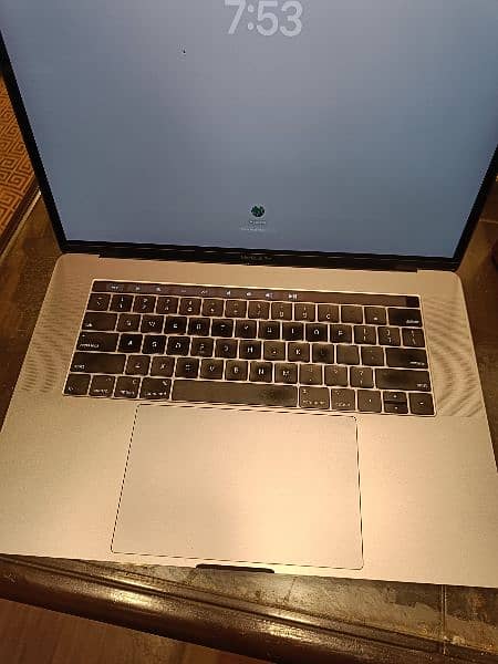 apple MacBook pro 15 inch,32gb ram,2019,1tb SSD 10/10 condition 2