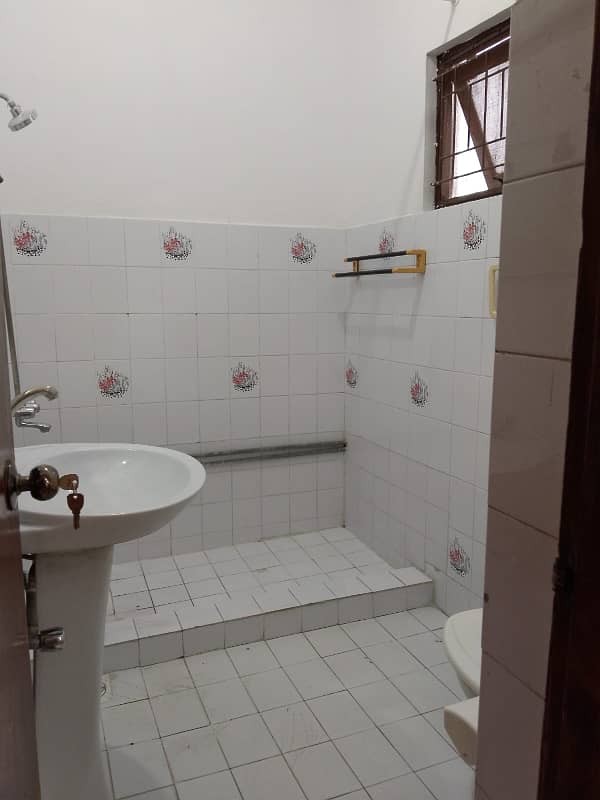 F10/4 3 bedroom upper portion available for rent 4