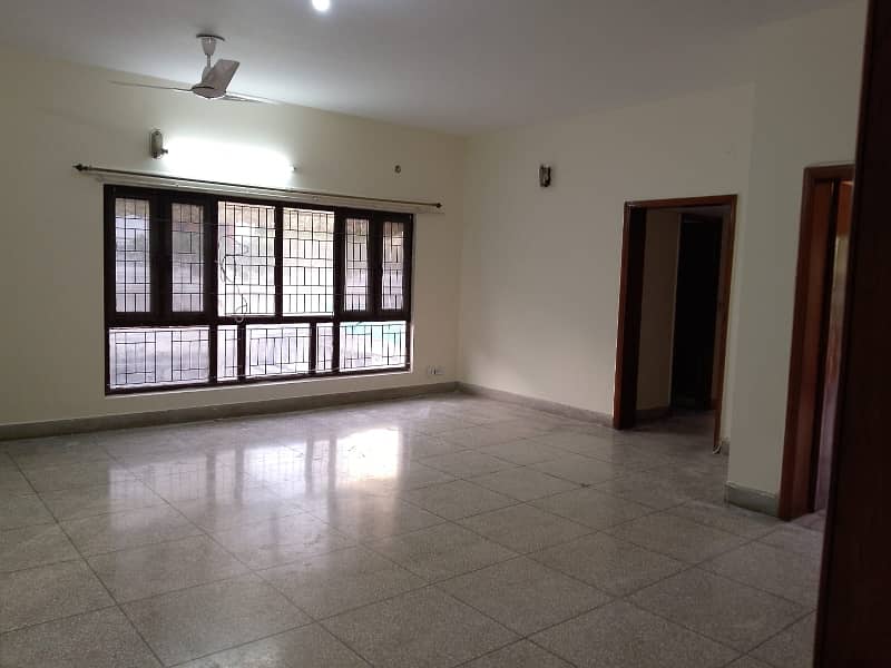F10/4 3 bedroom upper portion available for rent 5