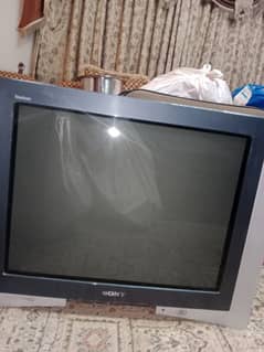 sony box japani t. v goood condition with sale price with free trolley
