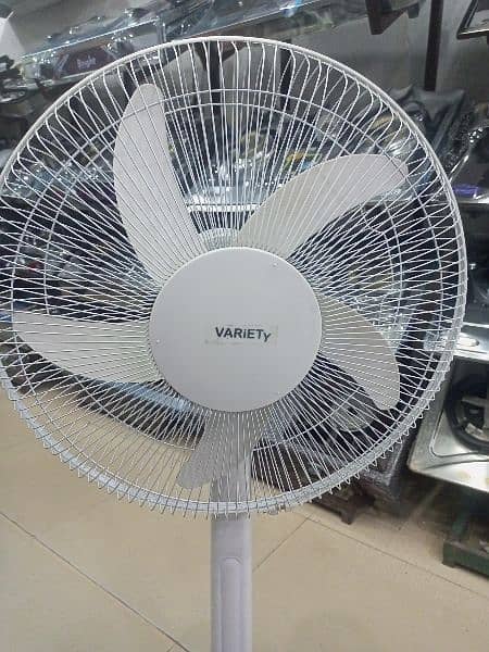 variety charging fan plus solore plate 10w and emergency light. 0