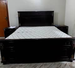 Queen Bed & Dressing Table