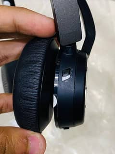 Plantronic focus 2 Bluetooth headphone. original