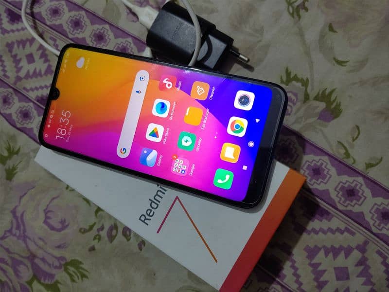 Redmi 7 4gb 64gb complete saman 4