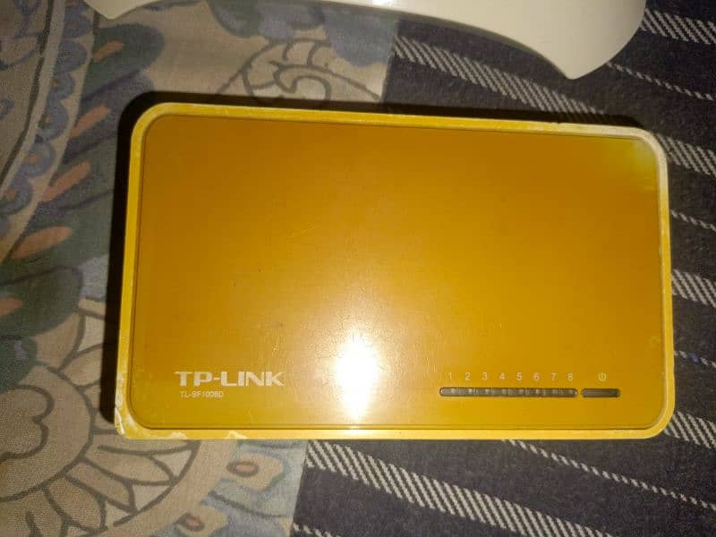 Tp link Router - MT link converter - Desktop Switch 8 port 1