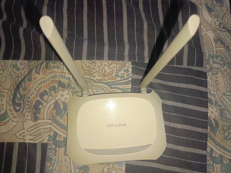 Tp link Router - MT link converter - Desktop Switch 8 port 3