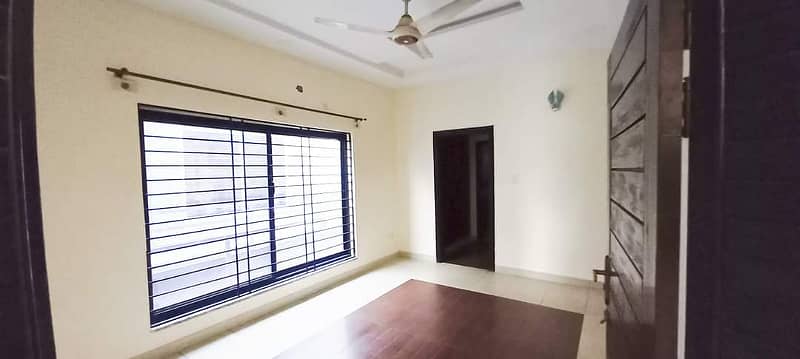 10 Marla used house Available for rent in janiper block bahria town lahore 6