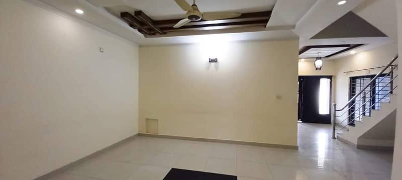 10 Marla used house Available for rent in janiper block bahria town lahore 7