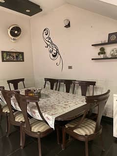 8 seats dining table