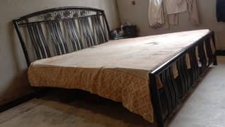 selling 2 king size bed