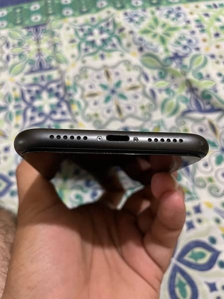 Iphone 11 128GB pta approved 4