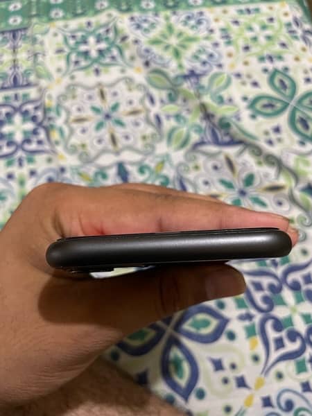 Iphone 11 128GB pta approved 5