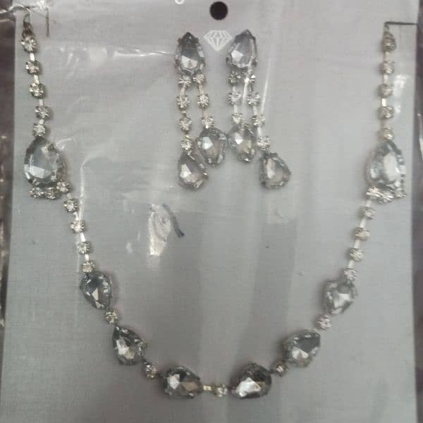 silver color jewellery set 0