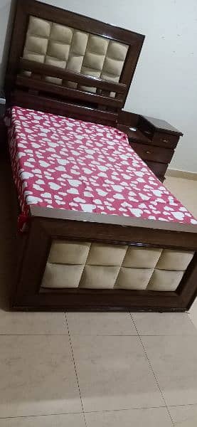 single bed with one side table 0