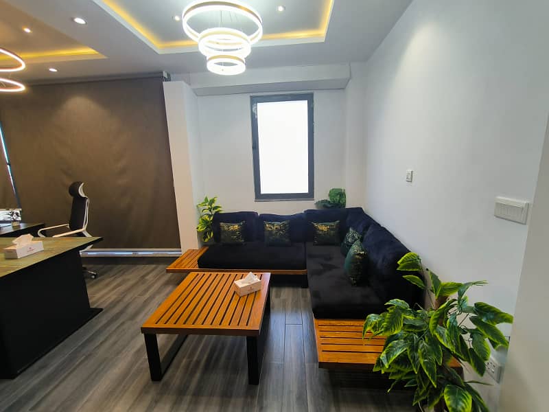 Original Pics Fully Furnished Commercial Floor For Rent In Valencia, Near Pin Avenue / Lake City 13