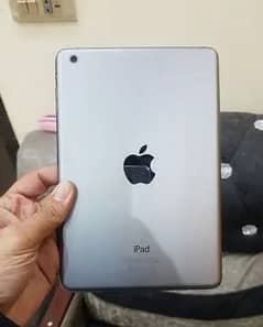 iPad mini for parts only man screen crack all ok ha use for parts