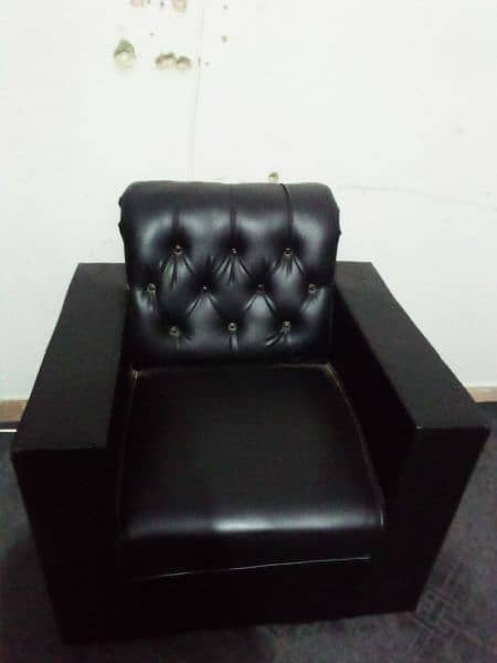 FIVE SEATER SOFA FOR SALE IN NORTH KARACHI CONTACT 03257909139 0