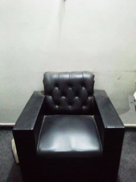 FIVE SEATER SOFA FOR SALE IN NORTH KARACHI CONTACT 03257909139 2