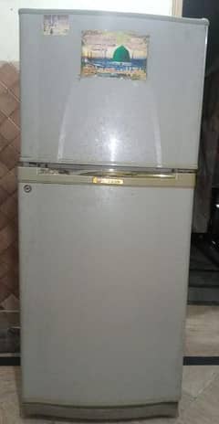 Dawlance medium size fridge in working condition 03008125456