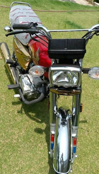 Honda125 special gold edition model 2024 total 1000km driven applied 2