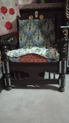 lakdi sofa set new condition furniture ke sath Aaye Hain