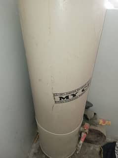 geyser in working condition 50 ltr capacity