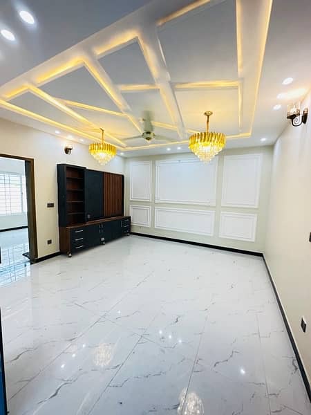 Luxury Brand New Corner Park Face House For Sale 5