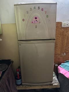 dawlance medium fridge