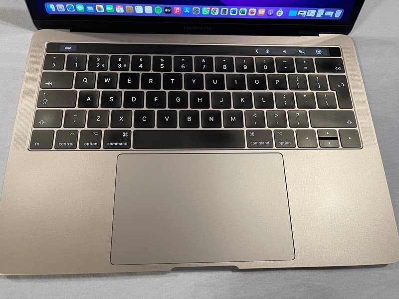 MacBook Pro 2017: Core i5, SSD, Excellent Condition 1