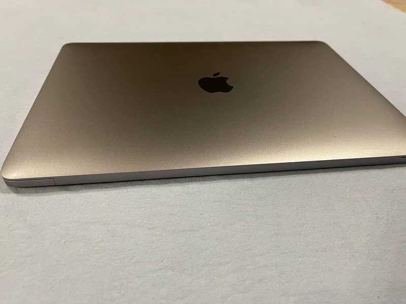 MacBook Pro 2017: Core i5, SSD, Excellent Condition 4