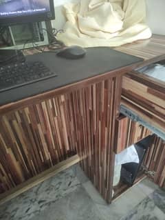 Computer PC wood table in good condition