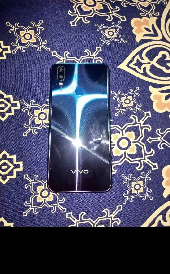 VIVO y11 hain 4 64 hain or box gum hogaya 2