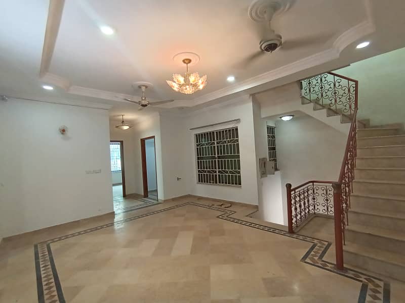 I-8/2.40x80 Luxury Upper Portion Near Park Near Shifa Hospital More Options Available For Rent 15
