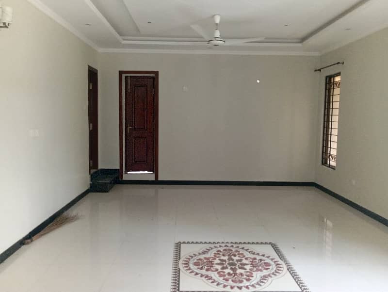 I-8/2.40x80 Luxury Upper Portion Near Park Near Shifa Hospital More Options Available For Rent 32