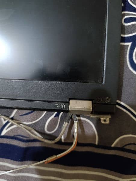 Lenovo T410 LCD and Battery 0