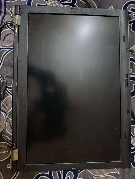 Lenovo T410 LCD and Battery 1