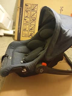 Momsquad baby carry cot / car seat