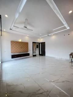 ORIGNAL PICTURES UNFURNISHED 1 kannal upper portion with DRAWing room