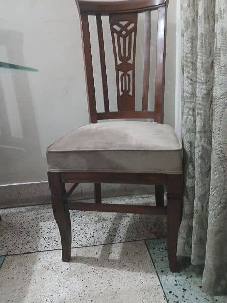 dining table 6 seater woden dining table 0321 2506549 is per rabta ker 10