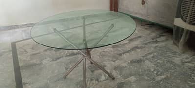 round shaped table