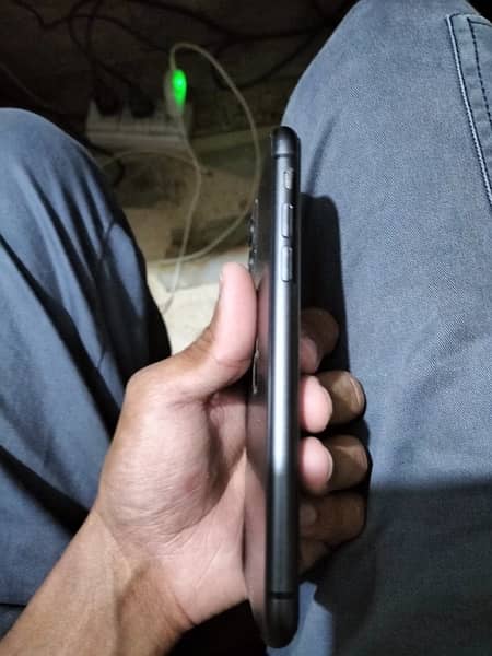 i am selling iphone 11 jv 0