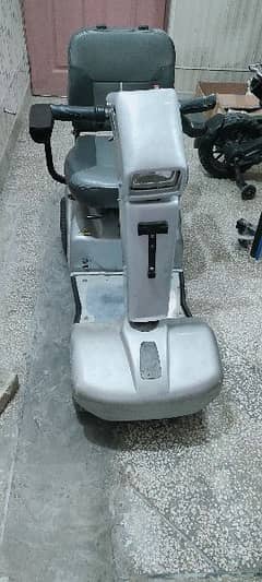 4 wheels scooter good condition 12v or 24v