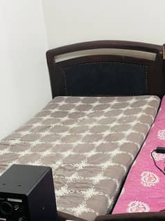 2 Single bed along 2 side tables