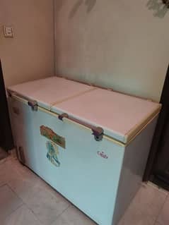 Twin Candy Freezer in Excellent Condition for Sale