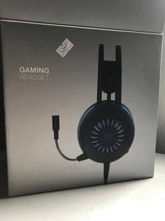 Lightning Gaming Headset Pro with USB wire connection and microphone.