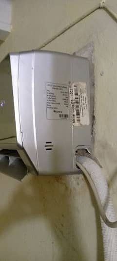 gree AC new condition 1 tan