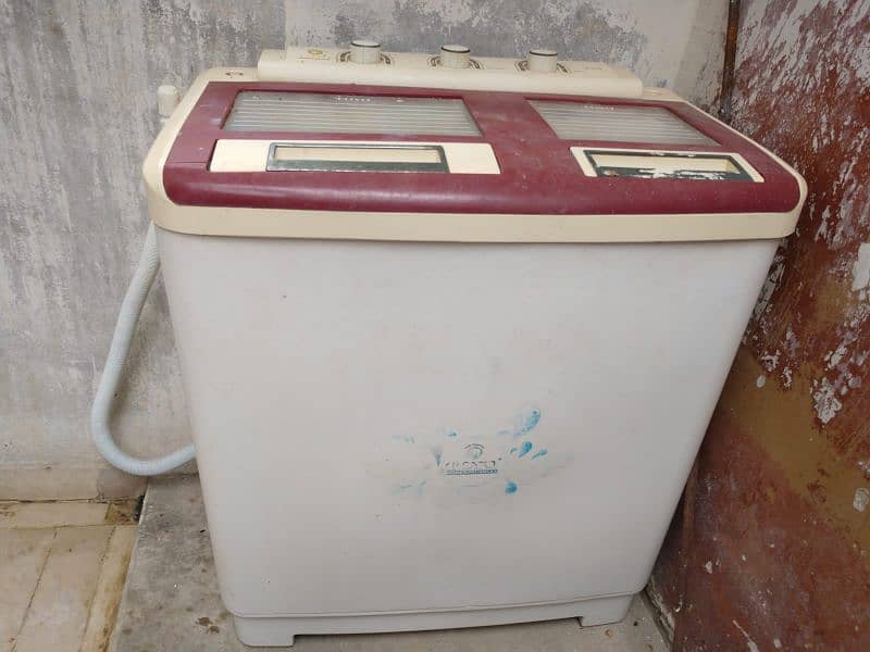 Toyo Twin Tub Washing Machine In Good Running Condition 0