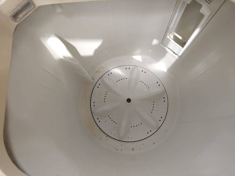 Toyo Twin Tub Washing Machine In Good Running Condition 3